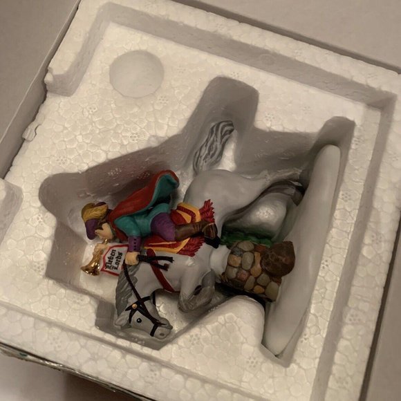 Department 56 Dept 56 XI - Eleven Lords A-Leaping and 10 pipers piping - Picture 6 of 12